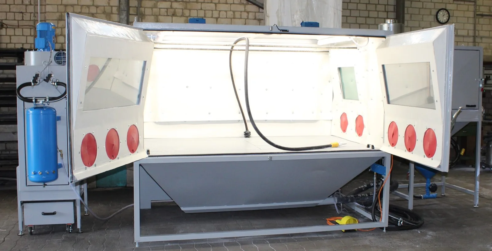 MB – Maxi blast cabinets, automotive type – Image 3